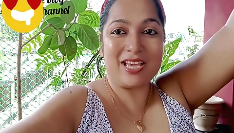 Hot girl gets her pussy licked and cums in outdoor