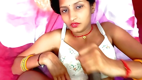 Indian beauty fucks her lover and she makes the porn clip 2