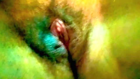 Solo female masturbates in her bedroom in HD amateur video