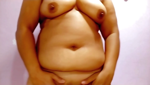 Indian woman fucks her big ass and boobs in homemade porn