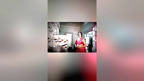 Indian bitch gets naked and has a hot solo fuck session