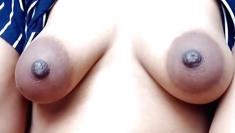 Indian beauty showing off her big tits in a solo clip