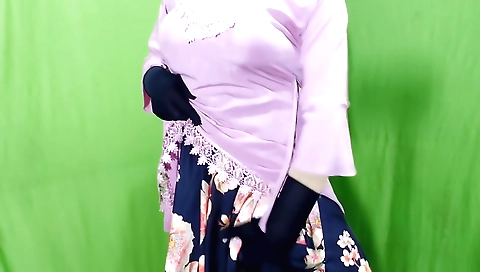 Indian beauty takes a shower and plays with her shaved pussy