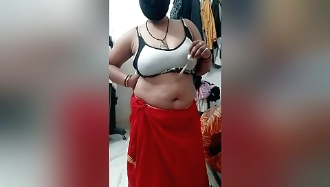 Indian amateur solo video showing her beautiful body