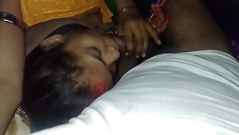 Dose ki bibi muho m dal land shows off her tits and pussy