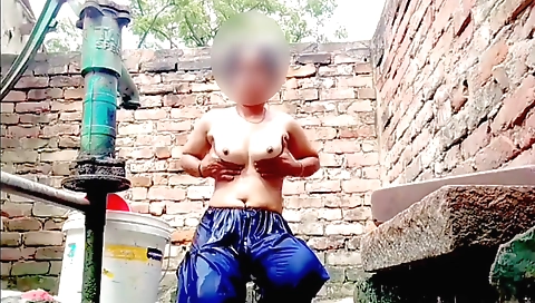 Hot teen girl has a beautiful body in outdoor naked