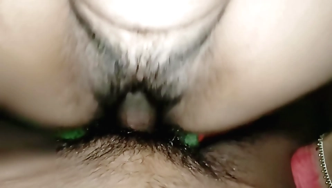 Indian slut loves her hairy pussy in this porn clip