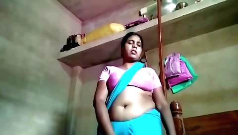 Hot indian chick with a sexy dress in a solo video