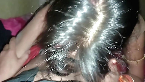 Indian chick shows her small tits and curves in this one