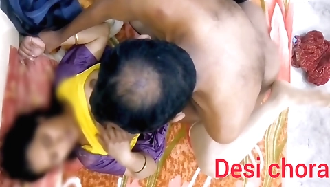 Indian brunette sucking the cock and getting hard on