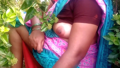 Indian girl with big boobs and ass filmed outdoors