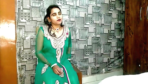 Amateur brunette pornstar Bete ne sauteli stepmaa se maze