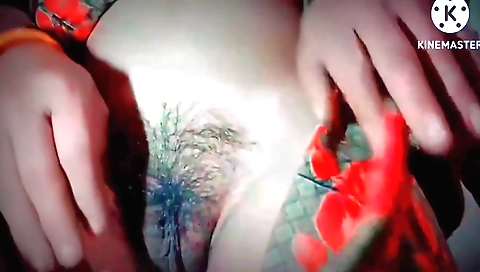 Indian girl masturbates and shows it on her camera