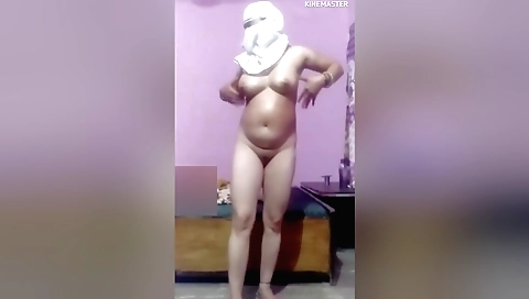 Indian stepmom shows off her juicy body and a hot pussy