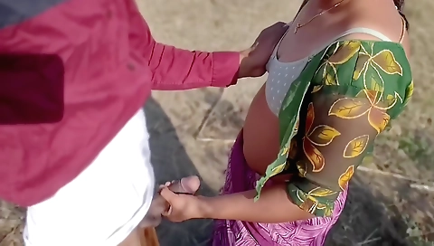 Indian amateur gets her pussy fucked in the jungle