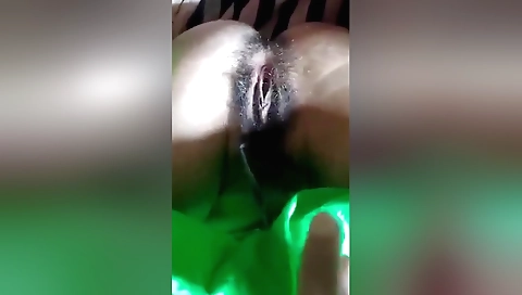 Today Exclusive -cute Desi Girl Shows Her Boobs And Fingering