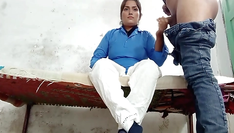 Amateur brunette girl fucked her pussy and her pussy hole