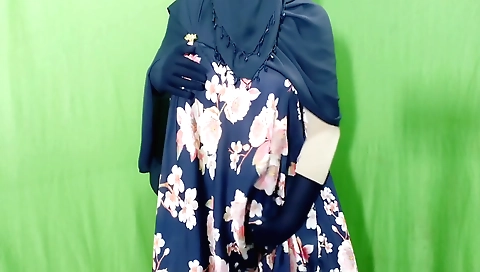 Indian housewife fucks with a neighbor in a solo vid