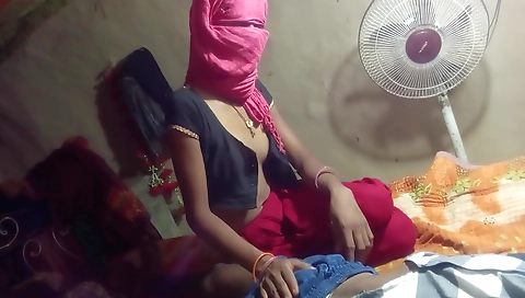 Indian cooking wife in the oldest house and boy masturbate