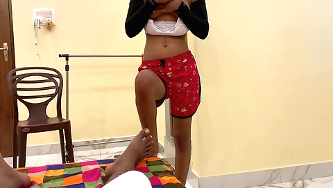 Amateur brunette video shows the girl being fucked