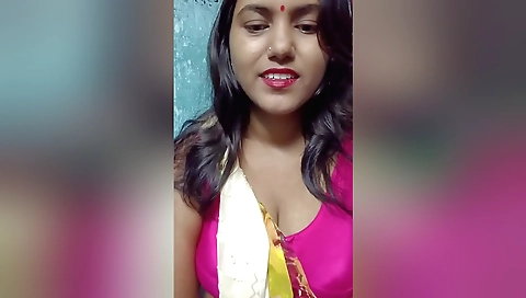 Indian schoolgirl gets her pussy fucked by two guys