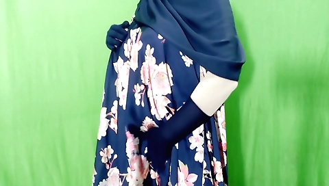 Indian housewife sucks cock and fucks herself in her bedroom