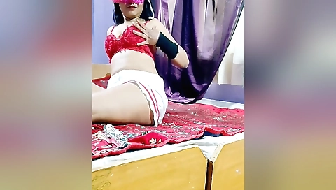 Indian nurse seduces her boyfriend to watch her nude