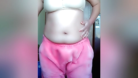 Chick with fat body gets self-cam video with her hands