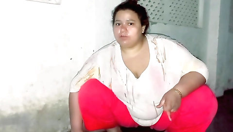 Indian busty bhabhi loves her pussy and she has a hot solo film