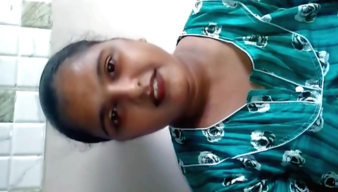 Indian slut in a sexy outfit gives a hardcore porn video