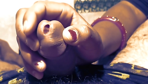 Hot amateur face-sucking and handjob after a handjob video