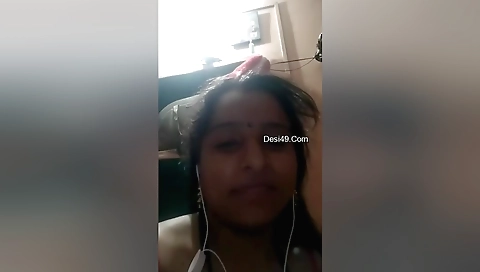 Stunning indian girl naked in a homemade solo video