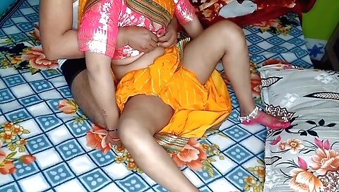 Indian girl is showing us her face in a really hot amateur video