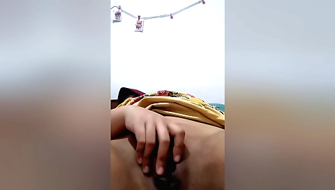 Indian solo video with a hot smile and a shaved pussy