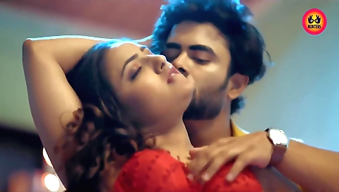 Sexy brunette babe with a juicy ass enjoys an easy morning