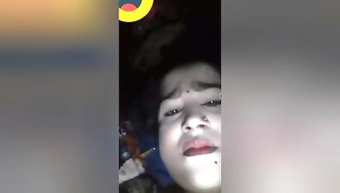 Amateur brunette in the cam video makes a hot porn video