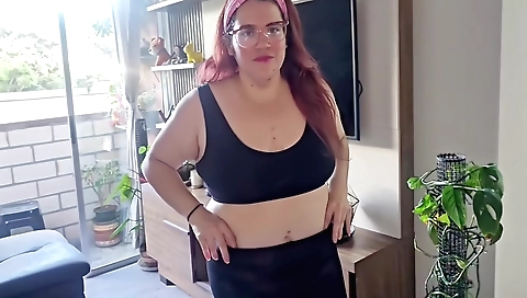 Bollywood chick shows off her body in a solo video