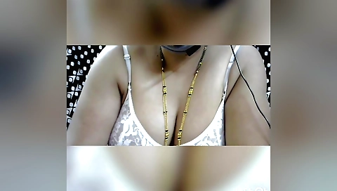 Indian brunette solo video showing herself and making herself video