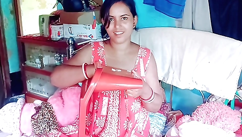 Indian slut takes cock in bed for the first time in her life