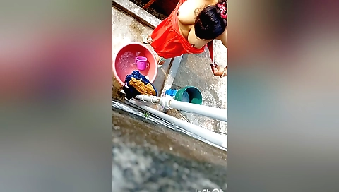 Amateur hobbie stretches her pussy as she takes off her wet ass