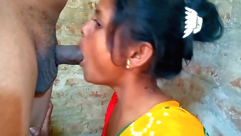 Indian girl is having a good handjob with her pussy