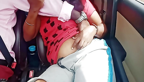 Indian brunette 18+ video shows tongue fucking in the car