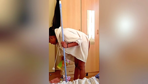 Blonde 18+ amateur video with the pink skirt and a towel