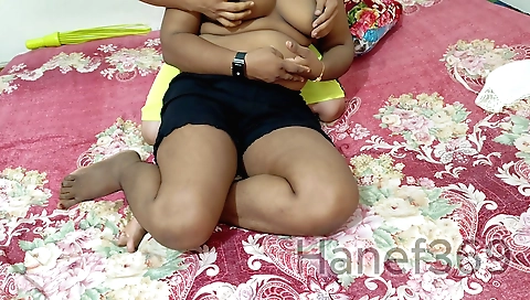 Amateur stepsister-in-law riding her lover in a hot way