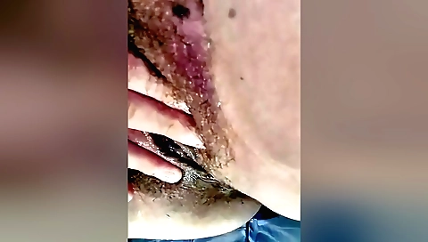 Sexy indian lady masturbates her pussy with her fingers