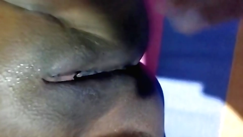 Amateur lady cums while fingered in a hot homemade scene