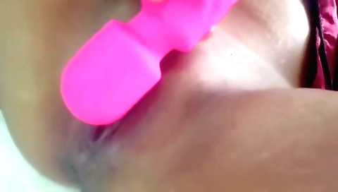 Indian solo video with a girl masturbating her pussy