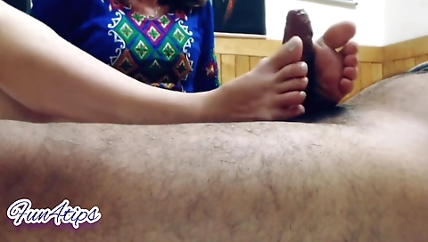 Hot chick shows off her feet for a hardcore blowjob