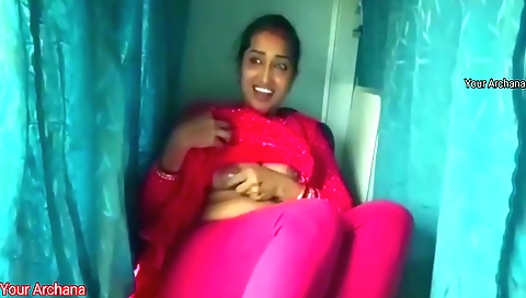Indian babe rubs her pussy with a white stick on a black table