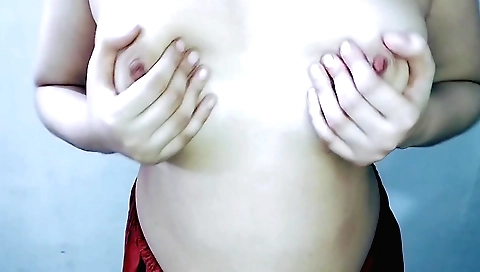 Sexy solo female in webcam video with a great look